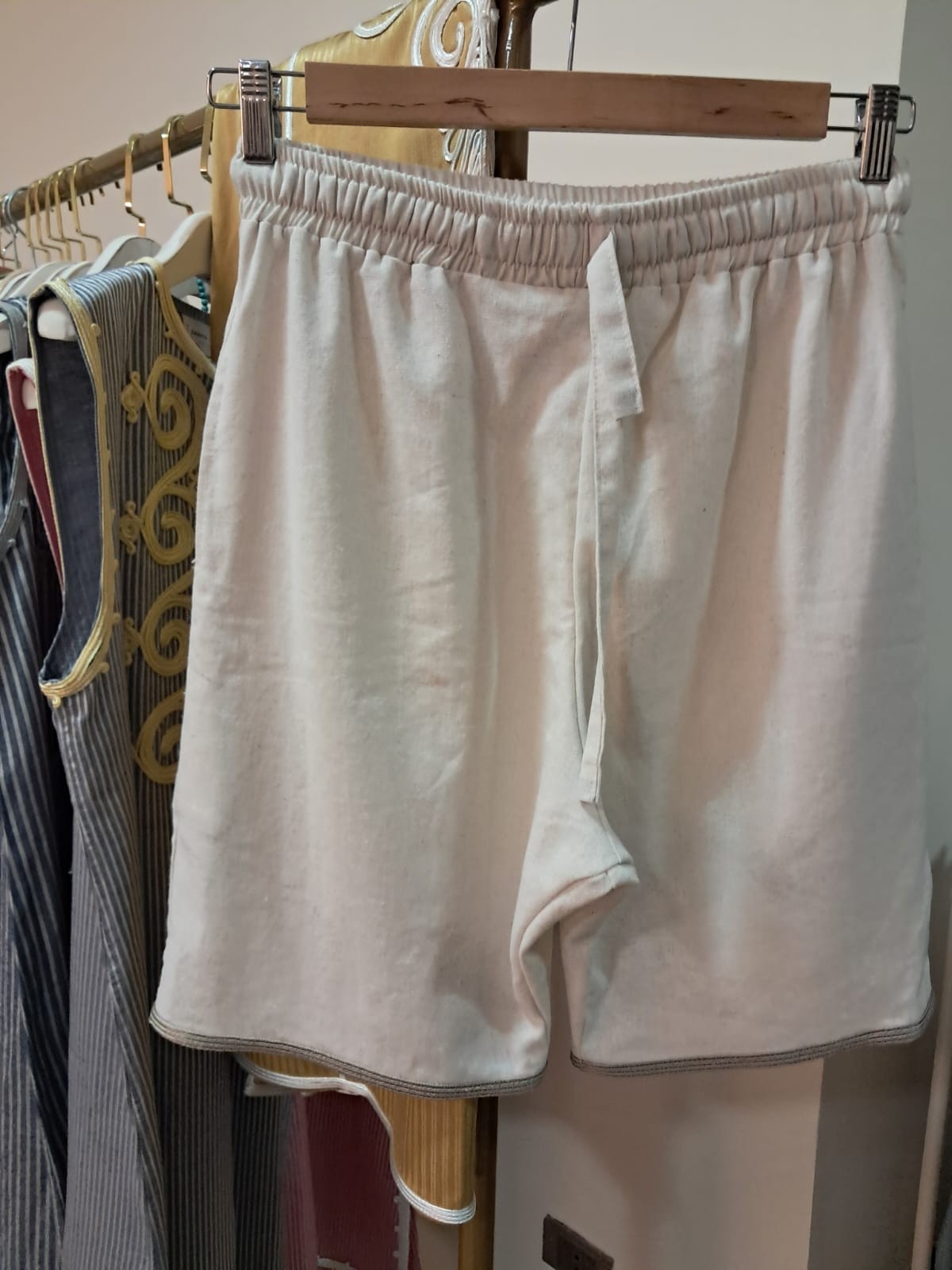Pure linen embroidered shorts